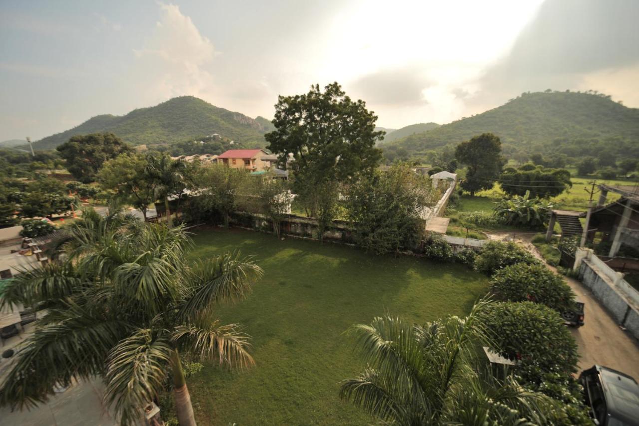 Vache Farm Stay อุเดเปอร์ ภายนอก รูปภาพ
