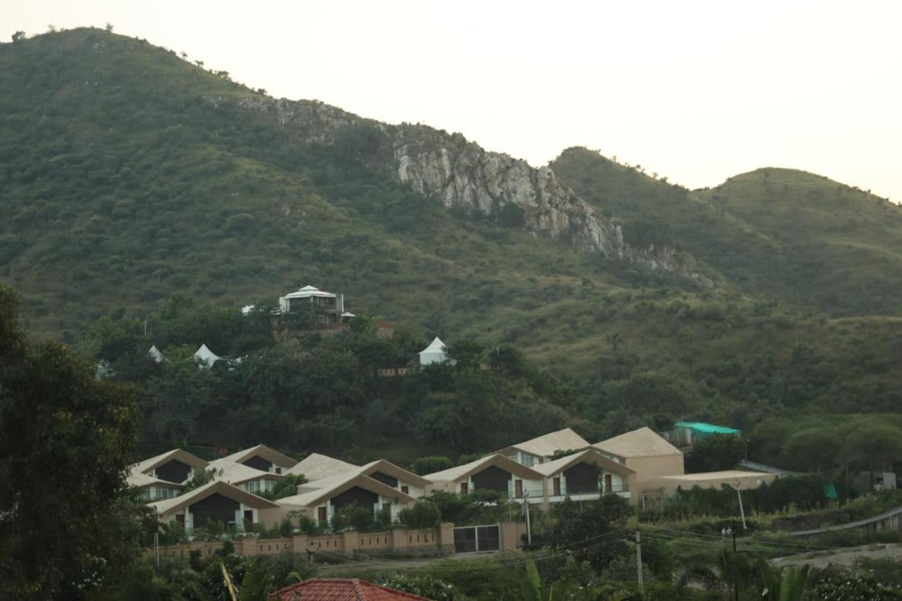 Vache Farm Stay อุเดเปอร์ ภายนอก รูปภาพ